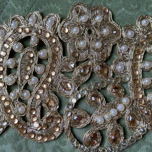 Border with pearls and rhinestones